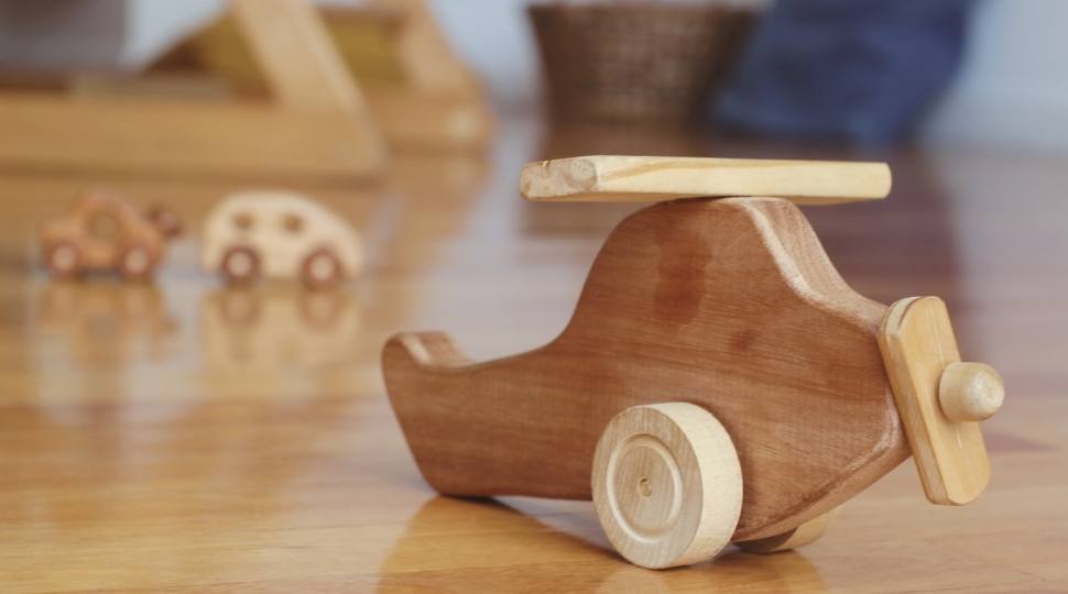 Materiales y mobiliario para facilitar el movimiento y el juego libre