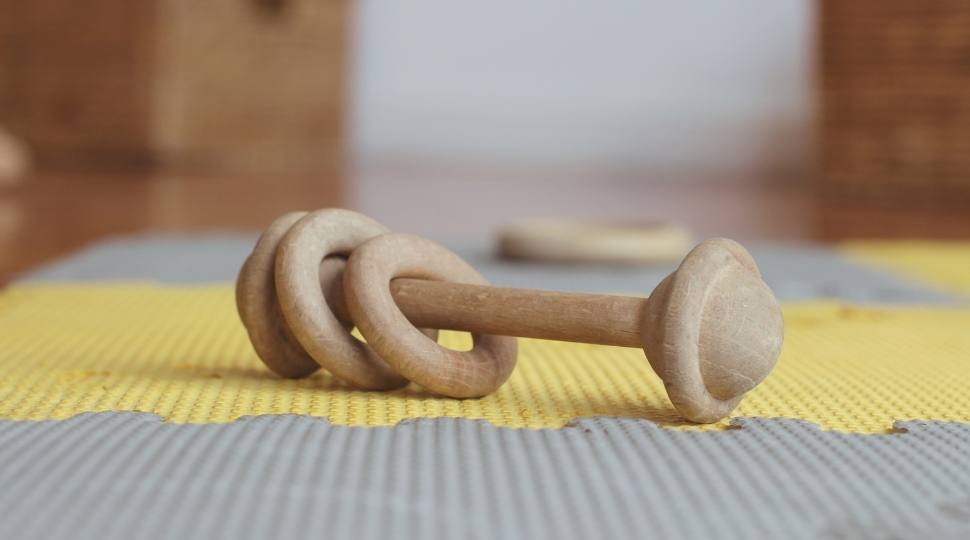 Un sonajero que no esconde el origen del sonido