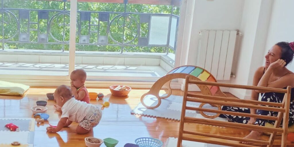 Encuentros de movimiento libre, juego y crianza para mapadres y bebés de hasta 24 meses en Saavedra