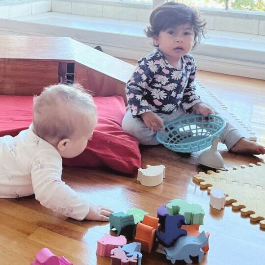 Encuentros de movimiento libre, juego y crianza para mapadres y bebés de hasta 24 meses en Saavedra