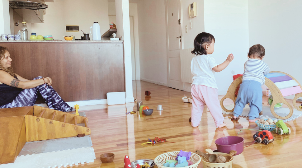 Encuentros de movimiento libre, juego y crianza para mapadres y bebés de hasta 24 meses en Saavedra