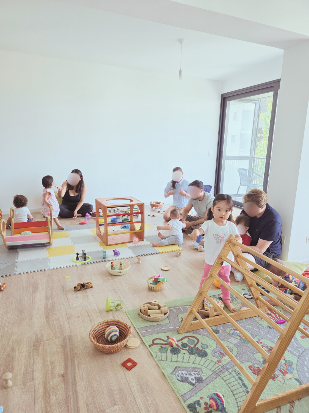 grupos de juego libre y crianza para bebés y mapadres en crEO, Saavedra, CABA