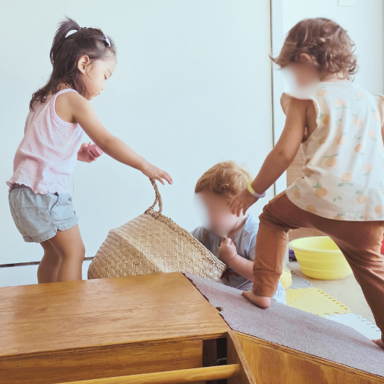 Un mismo objeto, múltiples usos en un grupo de juego libre