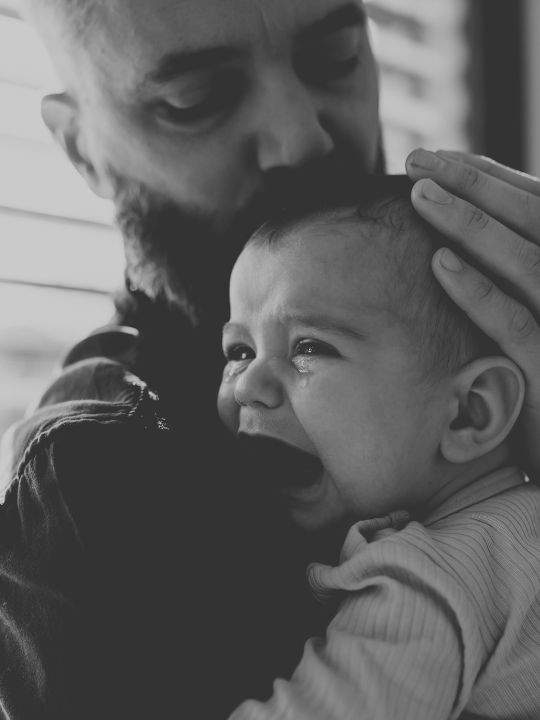 Papá y bebé : sueño infantil y apego