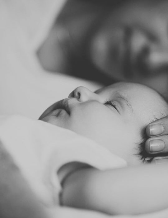 Sueño infantil y apego: por qué muchos bebés necesitan contacto para dormir Sueño infantil y apego: por qué muchos bebés necesitan contacto para dormir