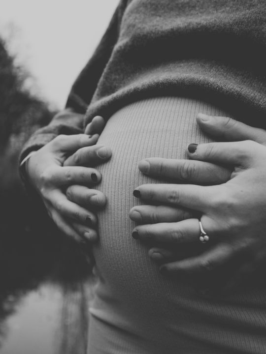 Embarazada apego con su bebé