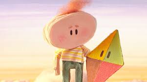 Escena del cortometraje stop motion The Kite con un niño y su abuelo volando una cometa.