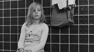 Alice in the Cities (1974) Dir. Wim Wenders: películas sobre crianza y vínculos. Un vínculo inesperado entre un periodista y una niña.
