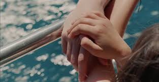 Aftersun (2022) Dir. Charlotte Wells: películas sobre crianza y vínculo. Una hija intenta reconstruir el vínculo con su padre.
