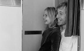 Alice in the Cities (1974) Dir. Wim Wenders: películas sobre crianza y vínculos. Un vínculo inesperado entre un periodista y una niña.